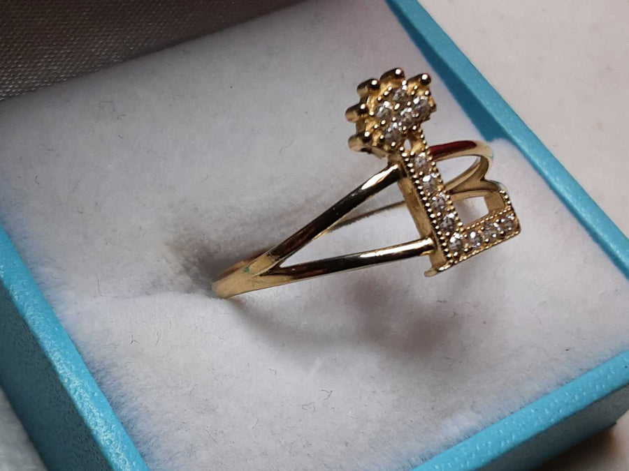 Women's Ring - Yellow Gold 10k (.417) 1.6 grams Size 10.5