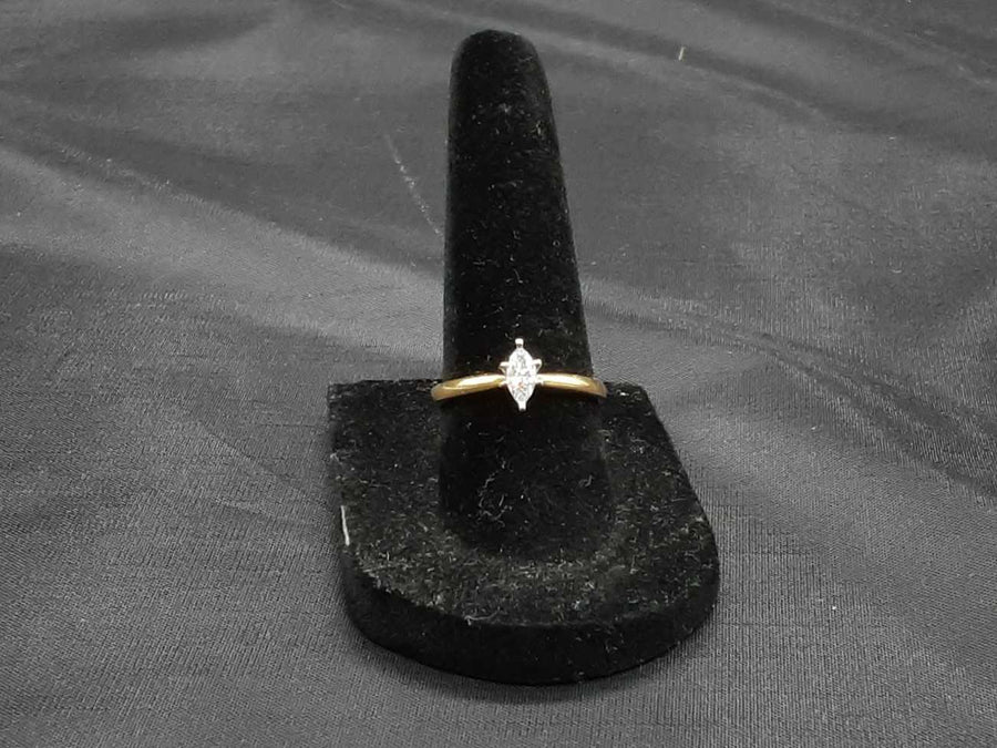 Women's Ring - Solitaire - Yellow Gold 14k (.585) 2.2 grams Size 7