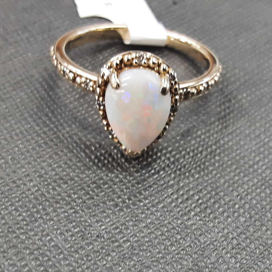 Women's Ring - Yellow Gold 14k (.585) 3.7 grams Size 7.5