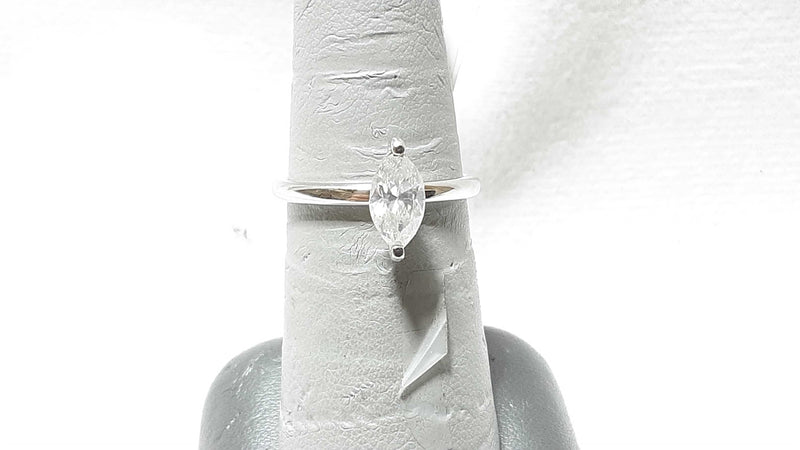 Lady's Ring - Solitaire White Gold 14k (.585) 2.7 grams Size 7.5
