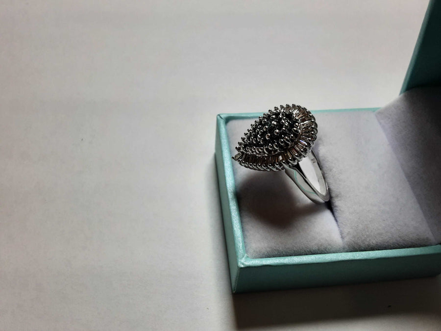 Women's Ring - White Gold 10k (.417) 6.6 grams Size 7.5