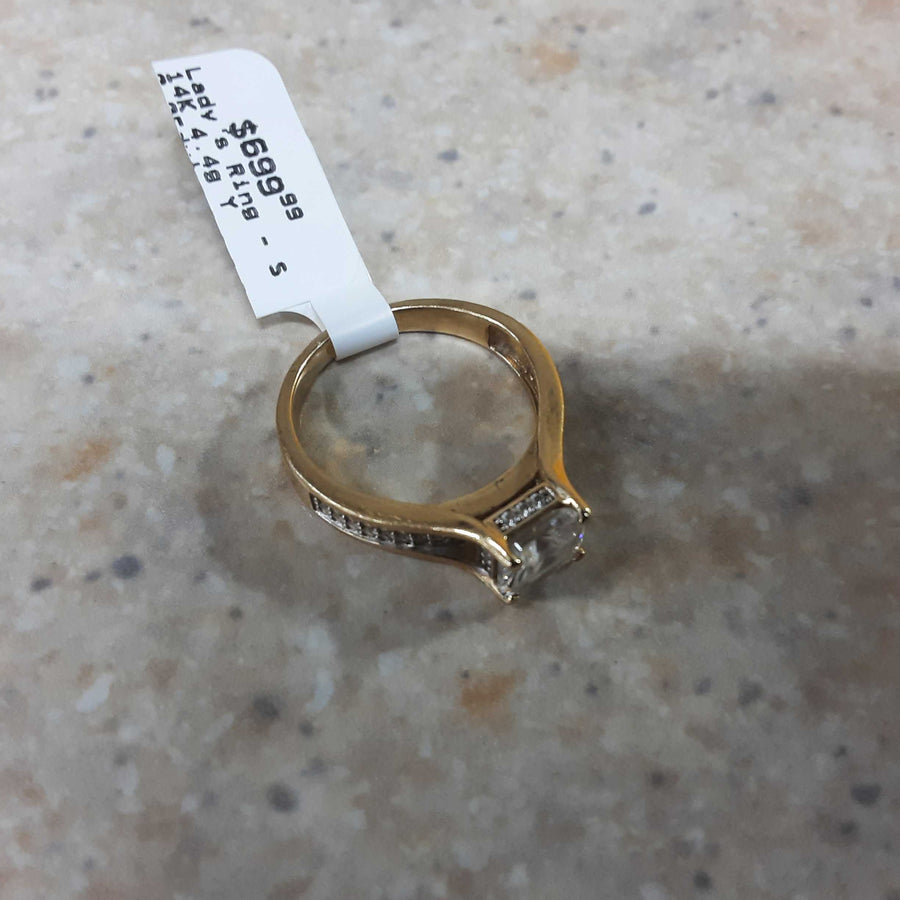 Women's Ring - Solitaire - Yellow Gold 14k (.585) 4.4 grams Size 7