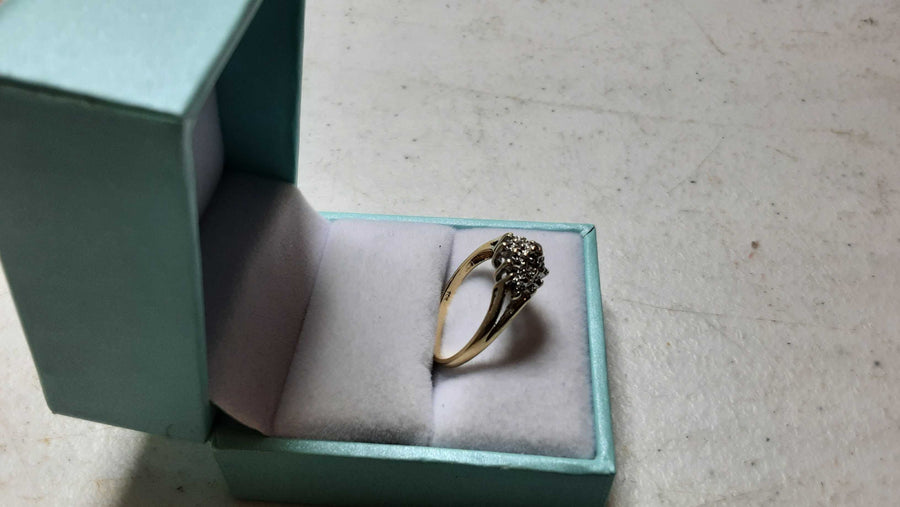 Women's Ring - White Gold 10k (.417) 2.3 grams Size 7.5