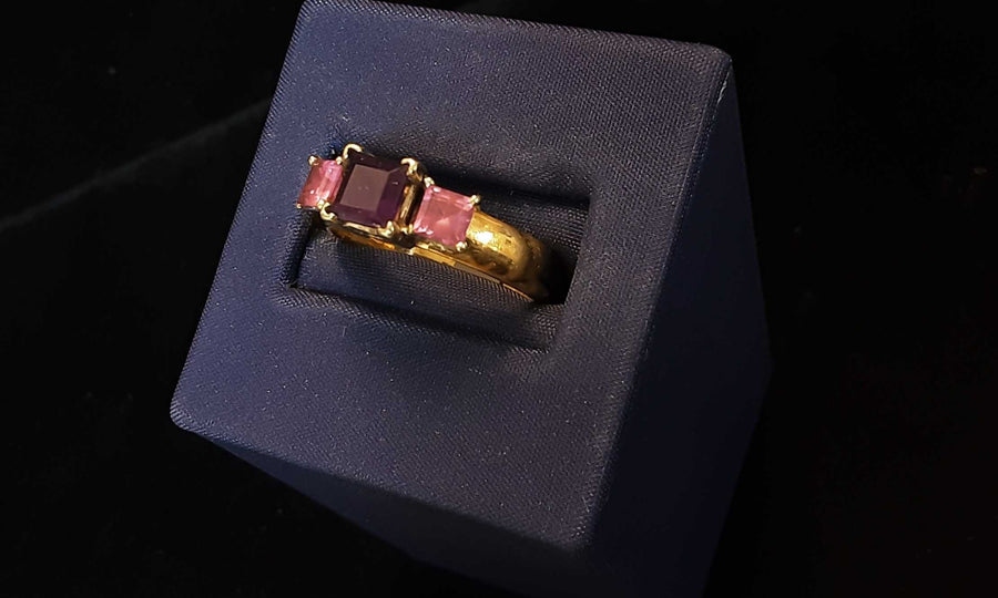 Women's Ring - Yellow Gold 14k (.585) 5 grams Size 7.5
