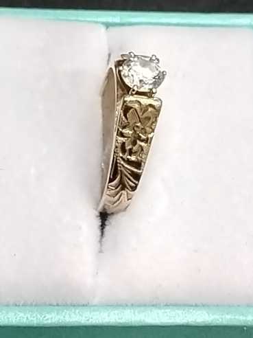 Women's Ring - Solitaire - Yellow Gold 10k (.417) 2.7 grams Size 20