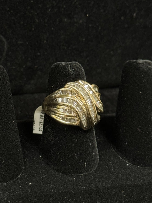Women's Ring - Yellow Gold 10k (.417) 6.3 grams Size 8