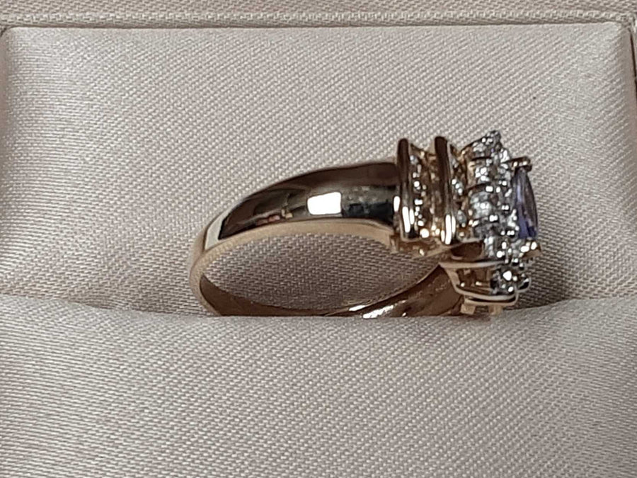 Women's Ring - Yellow Gold 10k (.417) 3 grams Size 7.5