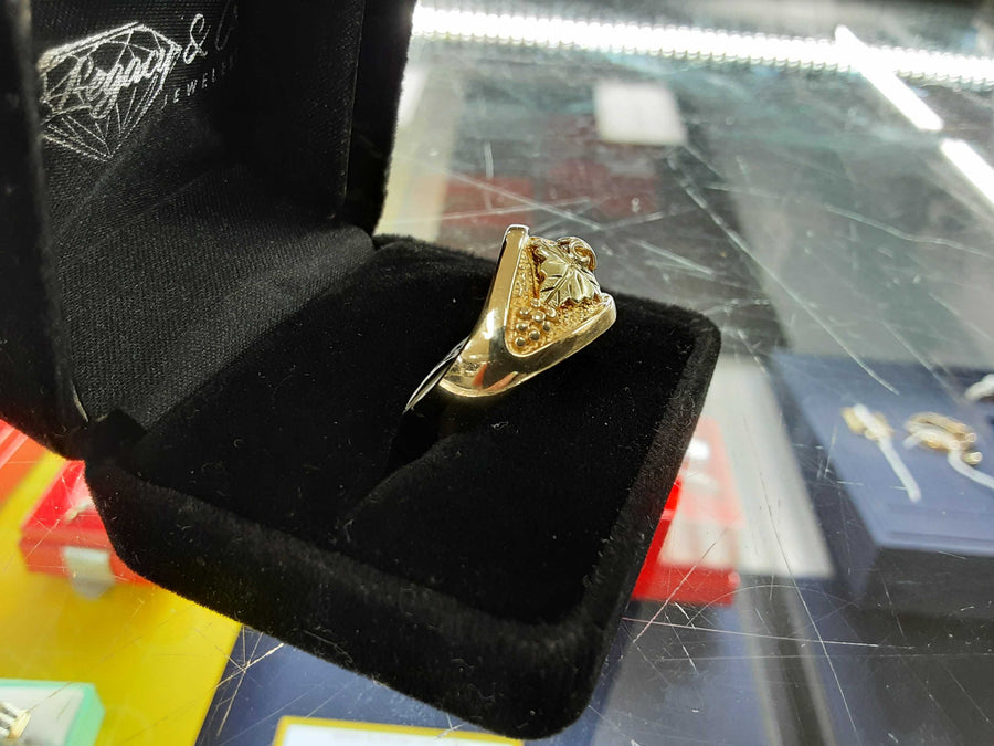 Men's Ring - Yellow Gold 10k (.417) 5.9 grams Size 8