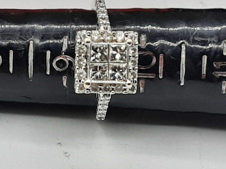 Women's Ring - White Gold 10k (.417) 5 grams Size 9.5