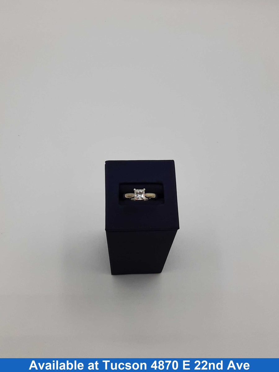 Women's Ring - Solitaire - White Gold 18k (.750) 4.1 grams Size 7