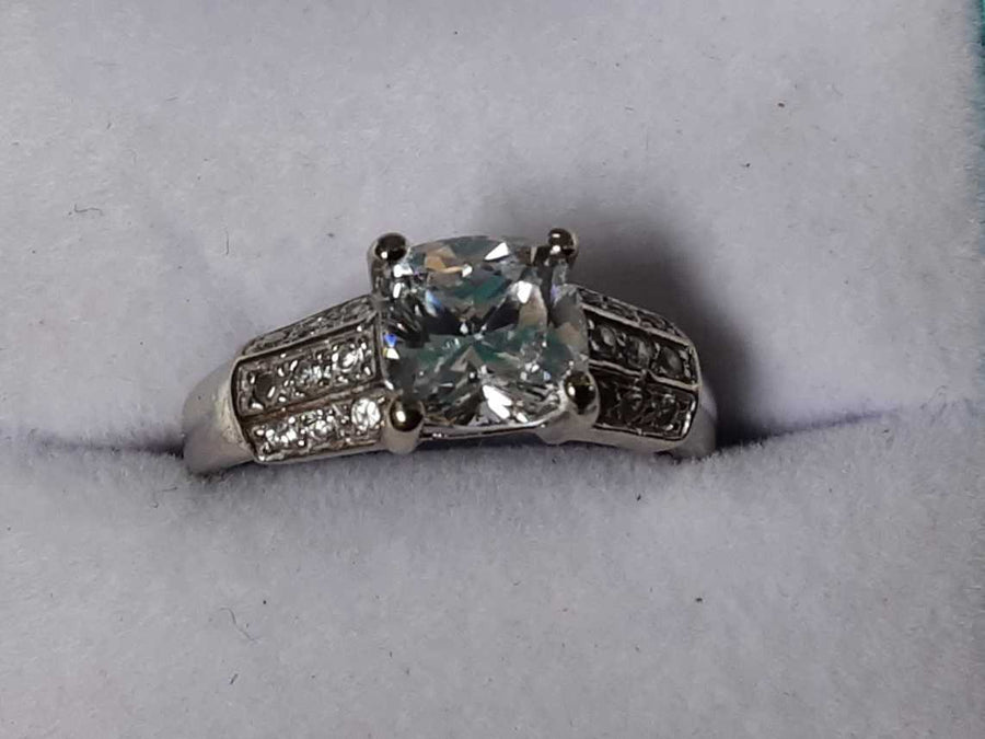 Women's Ring - White Gold 10k (.417) 2.9 grams Size 9