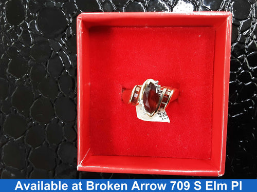 Women's Ring - Yellow Gold 10k (.417) 2.8 grams Size 7.5