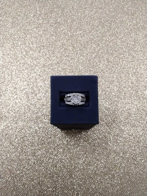 Women's Ring - White Gold 10k (.417) 4.4 grams Size 7.5