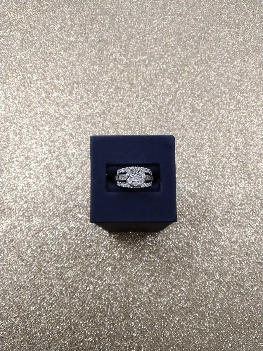 Women's Ring - White Gold 10k (.417) 4.4 grams Size 7.5