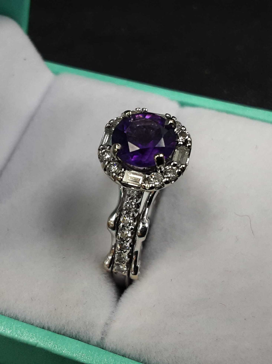 Women's Ring - White Gold 18k (.750) 6.1 grams Size 7