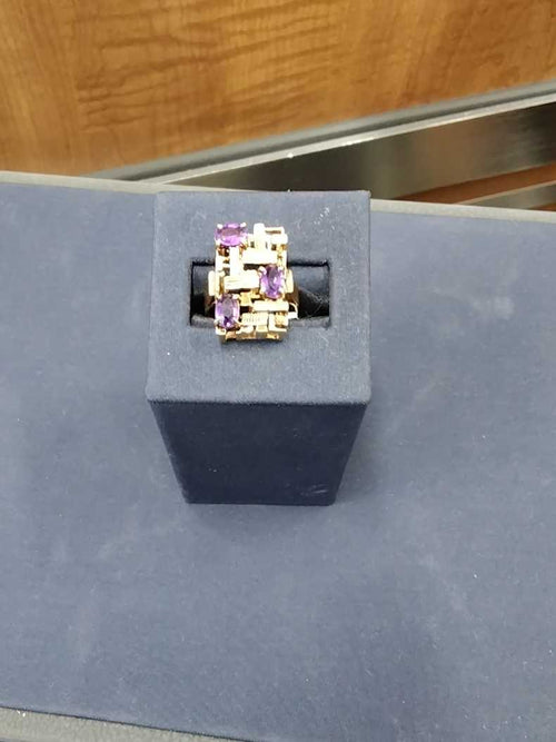 Women's Ring - Yellow Gold 18k (.750) 7.4 grams Size 5.5