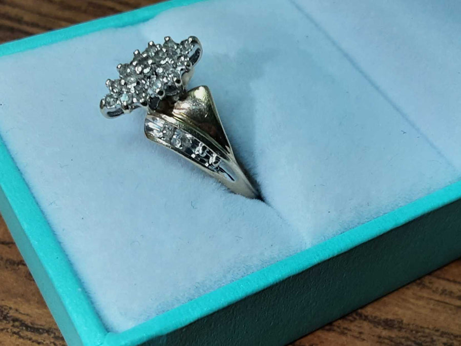 Women's Ring - Yellow Gold 10k (.417) 2.7 grams Size 7.5