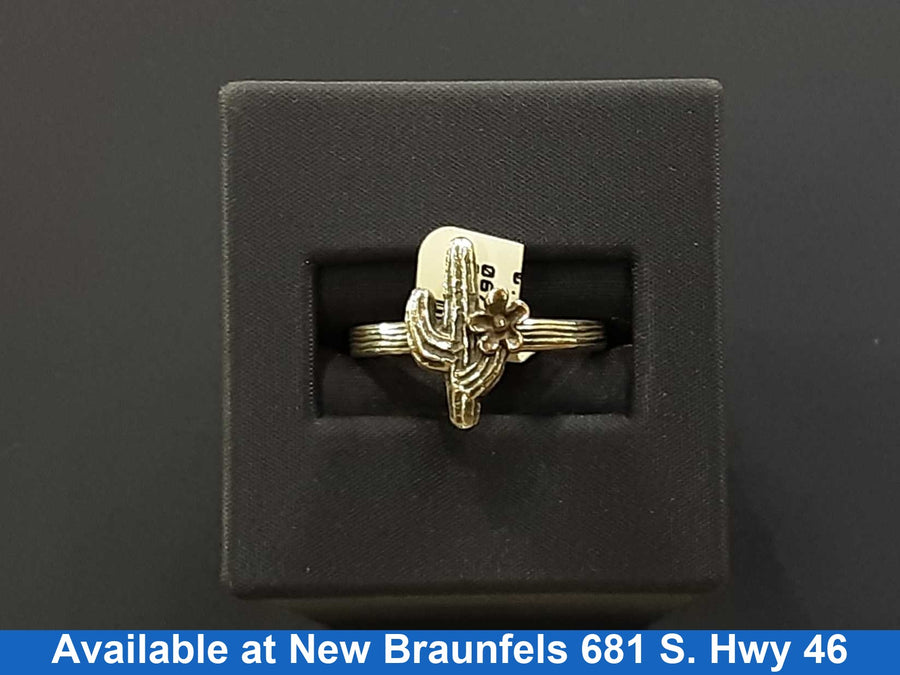 Women's Ring - Silver 3.8 grams Size 7.5