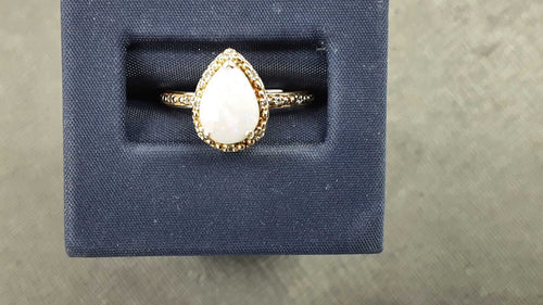 Women's Ring - Yellow Gold 14k (.585) 3.7 grams Size 7.5