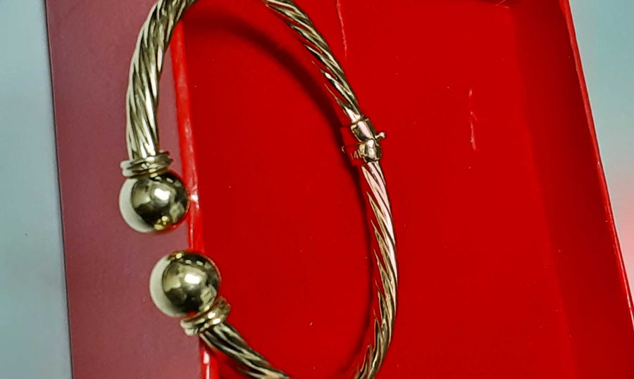 Bangle Bracelet - Yellow Gold 14k (.585) 9.7 grams 6 inch