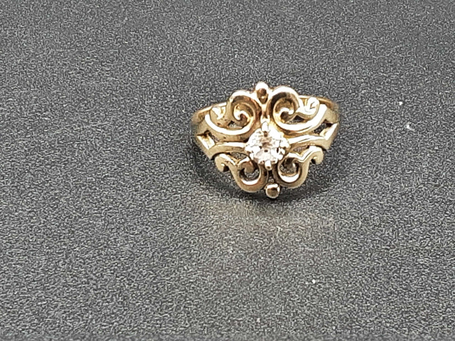 Women's Ring - Yellow Gold 14k (.585) 6.1 grams Size 7.5