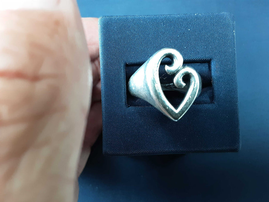 Women's Ring - Silver 8.3 grams Size 8