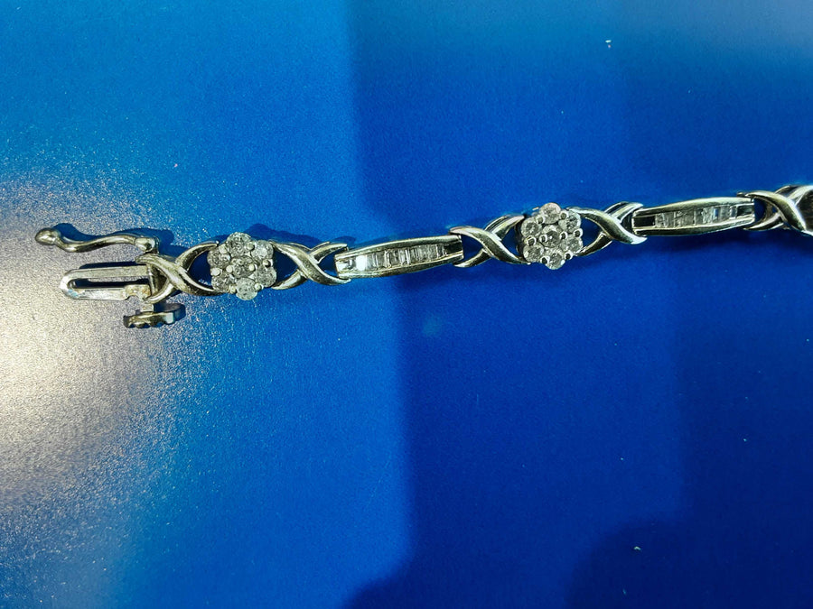 Bracelet - White Gold 10k (.417) 7.9 grams 8 inch