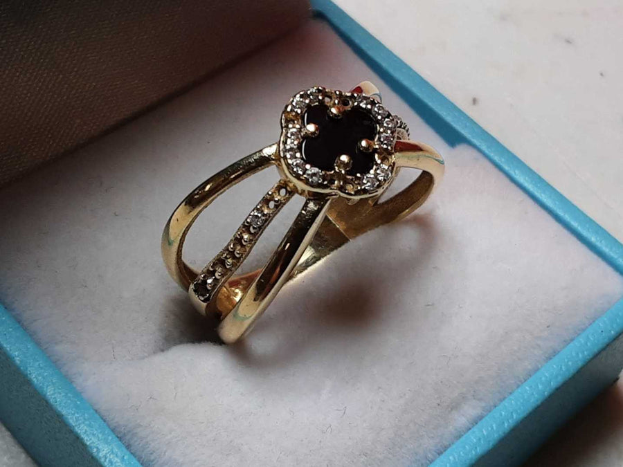 Women's Ring - Yellow Gold 14k (.585) 3.6 grams Size 8.5