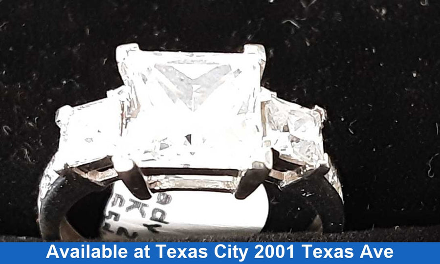 Women's Ring - Solitaire - White Gold 10k (.417) 2.6 grams Size 5