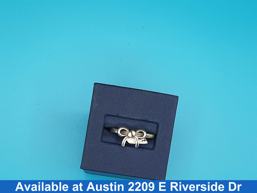 Women's Ring - Silver 2.7 grams Size 8