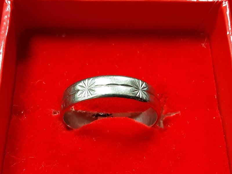 White Gold 14k (.585) 2.6 grams Size 9