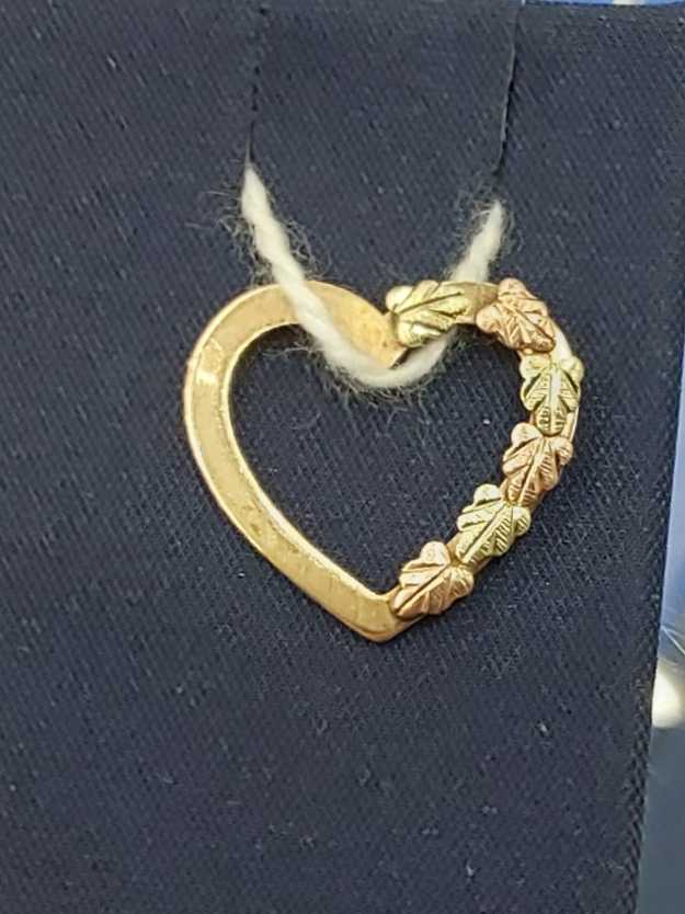 Pendant - Black Hills Gold 10k (.417) 0.6 grams