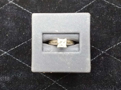 Women's Ring - Solitaire - White Gold 14k (.585) 4.8 grams Size 7