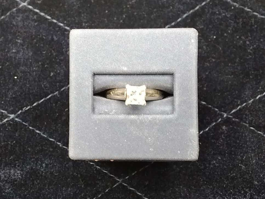 Women's Ring - Solitaire - White Gold 14k (.585) 4.8 grams Size 7
