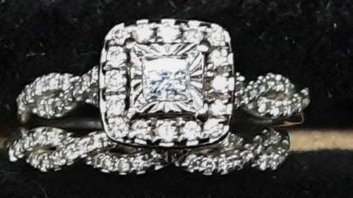 Women's Ring - White Gold 10k (.417) 5.2 grams Size 8