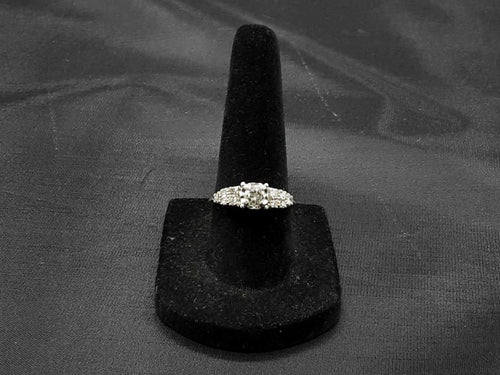 Women's Ring - White Gold 14k (.585) 5 grams Size 7