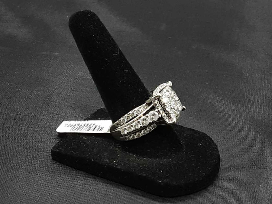 Women's Ring - White Gold 10k (.417) 10 grams Size 7.5