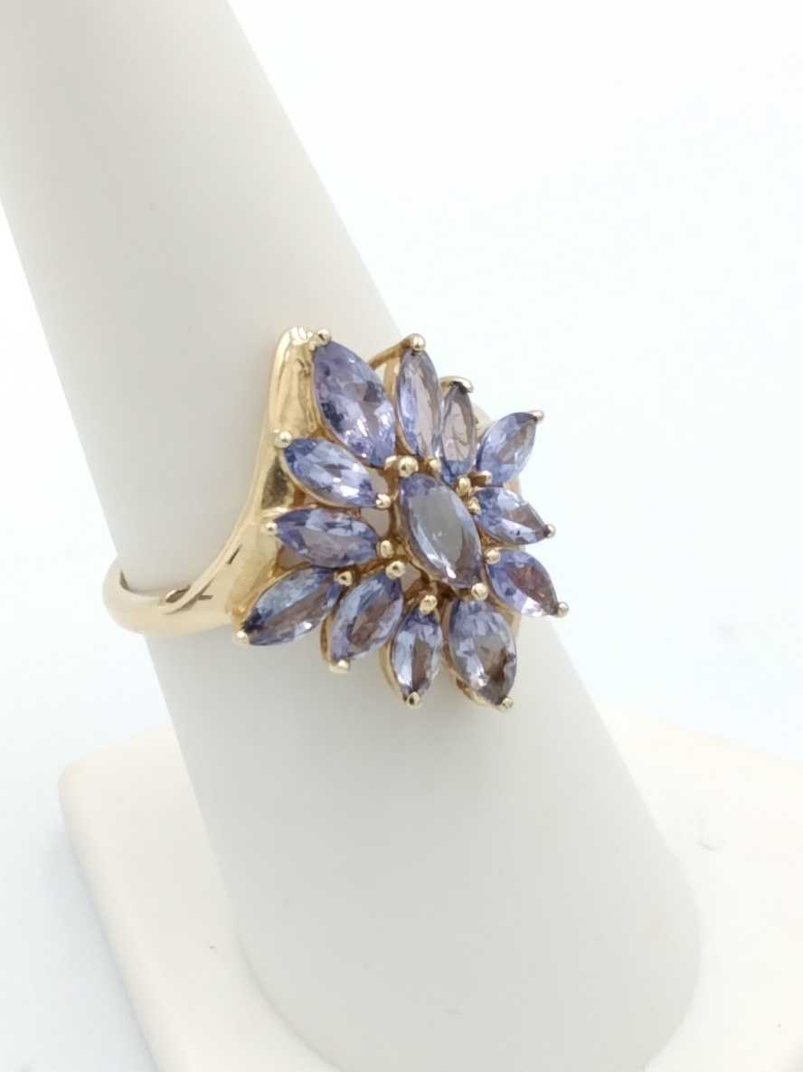 Women's Ring - Yellow Gold 14k (.585) 3.3 grams Size 7