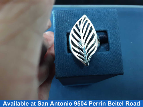 Women's Ring - Silver 6.8 grams Size 10.5