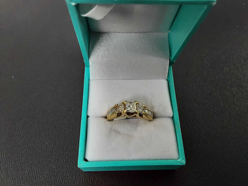 Women's Ring - Yellow Gold 18k (.750) 6.5 grams Size 7.5