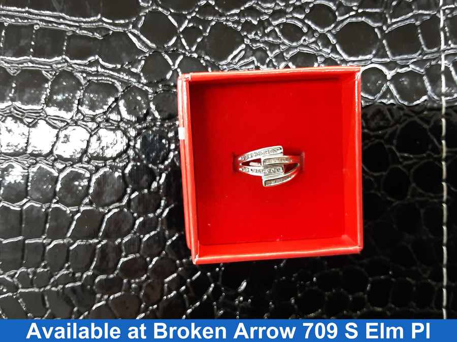 Women's Ring - White Gold 10k (.417) 2.6 grams Size 5.5