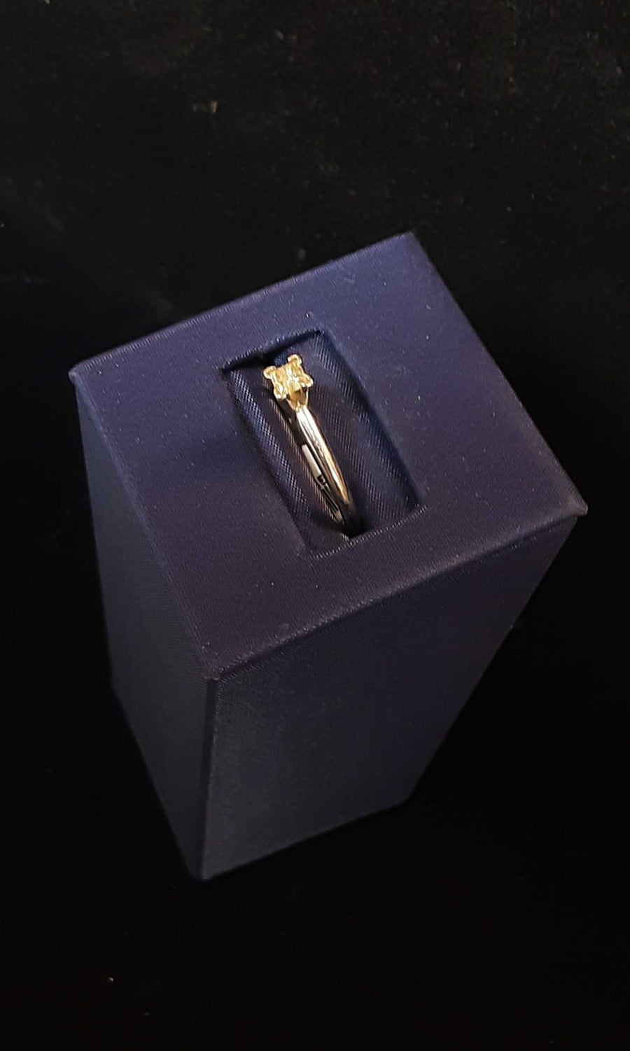 Women's Ring - Solitaire - White Gold 14k (.585) 2.4 grams Size 6.5