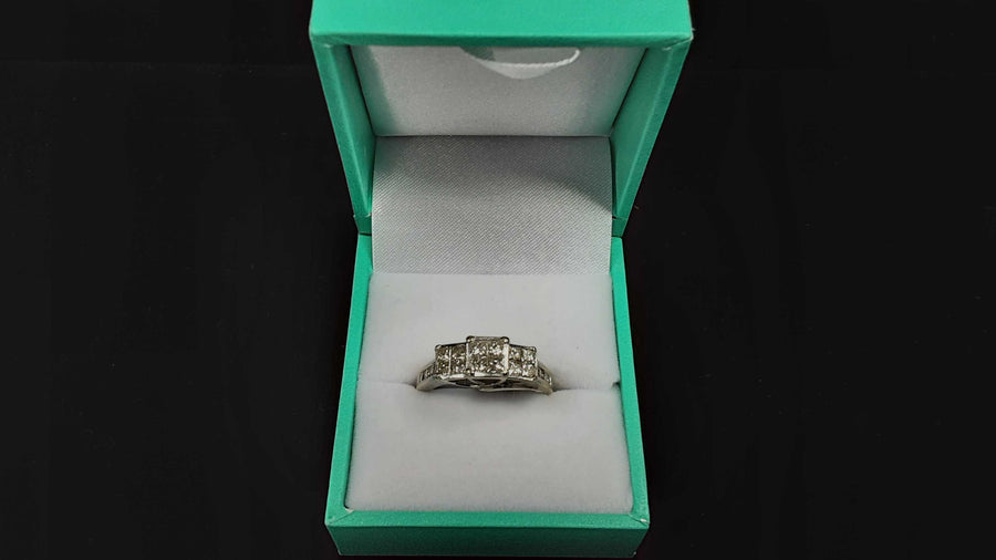 Women's Ring - White Gold 10k (.417) 4.1 grams Size 7.5