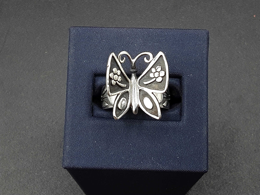 Women's Ring - Silver 9 grams Size 7.5