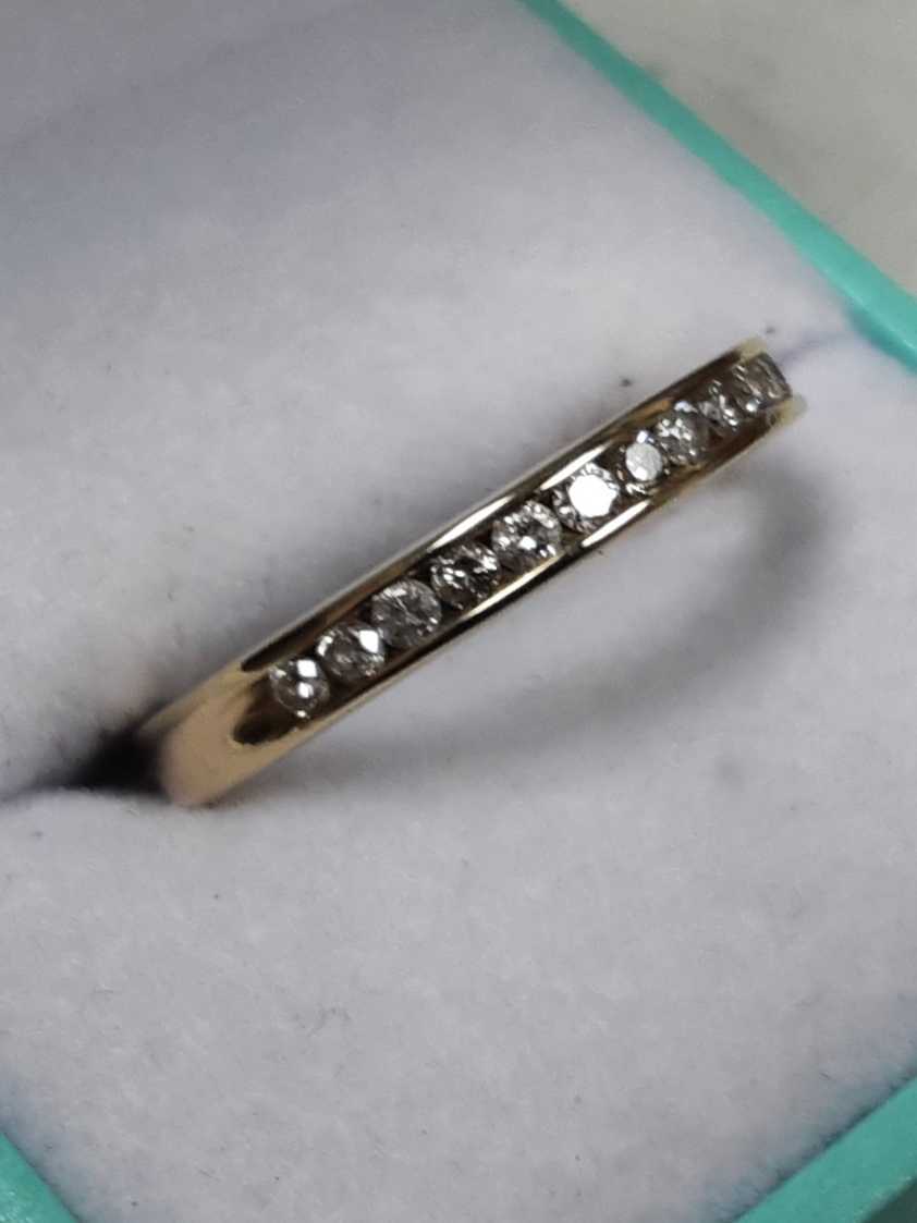 Women's Ring - Anniversary - Yellow Gold 14k (.585) 3.6 grams Size 9.5