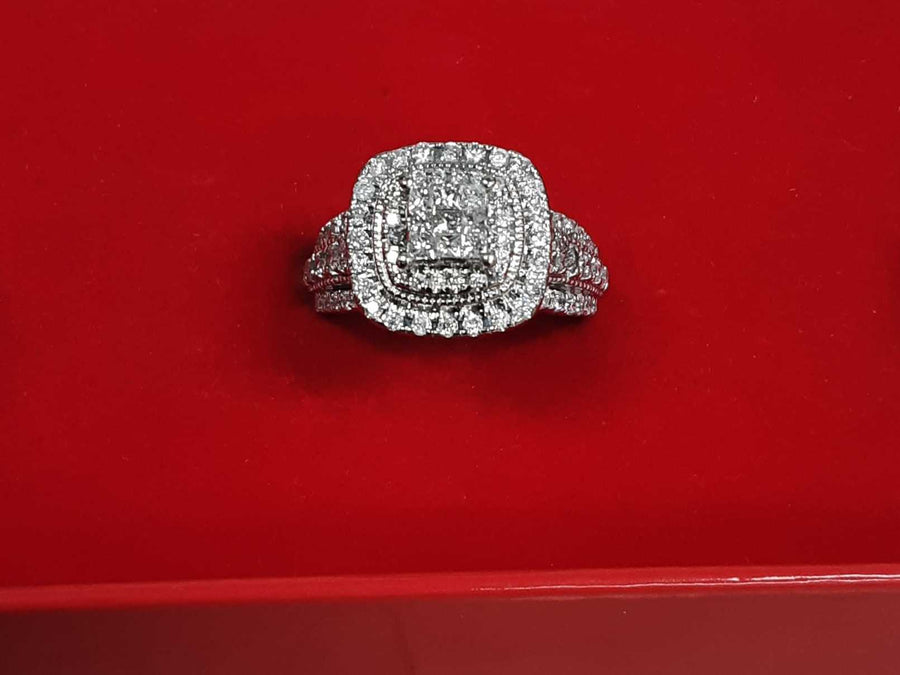 Women's Ring - White Gold 10k (.417) 4.8 grams Size 7