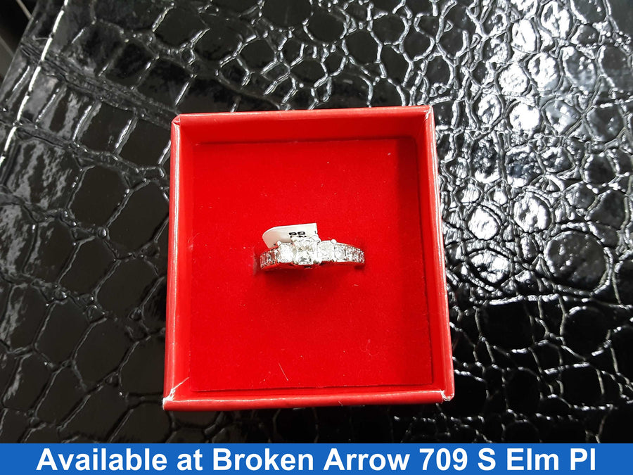 Women's Ring - White Gold 14k (.585) 4.4 grams Size 4