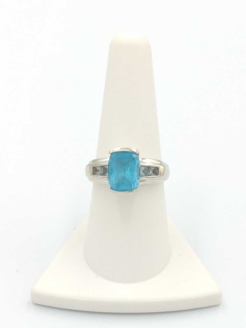 Women's Ring - White Gold 14k (.585) 5.1 grams Size 8