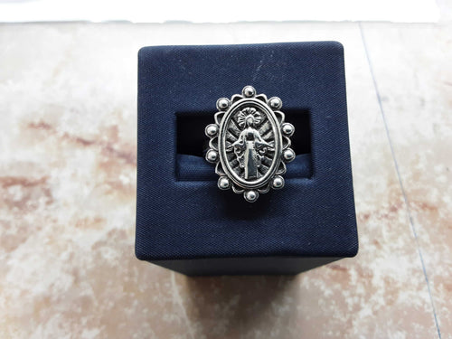 Women's Ring - Silver 5.4 grams Size 20