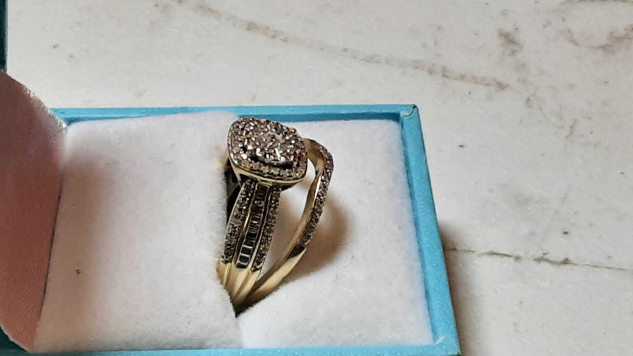 Ring - Wedding Set - Yellow Gold 10k (.417) 4.1 grams Size 7.5